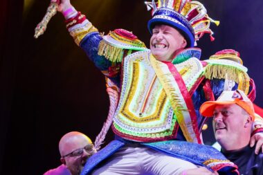 Yordi Ringoir wordt Prins Carnaval op bomvolle Grote Markt